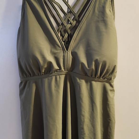 NWT- Aqua Eve Green Tummy Control bathing suit top. Size 12W.. $12 - Picture 10 of 13